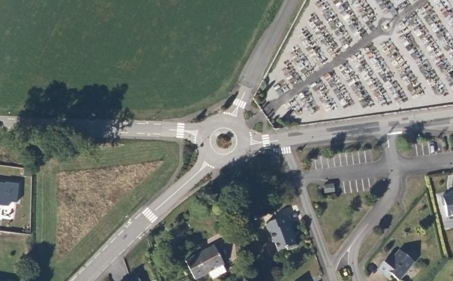Vue aérienne du Rond-point anonyme n°198612990