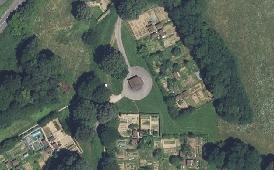 Vue aérienne du Rond-point anonyme n°198616451