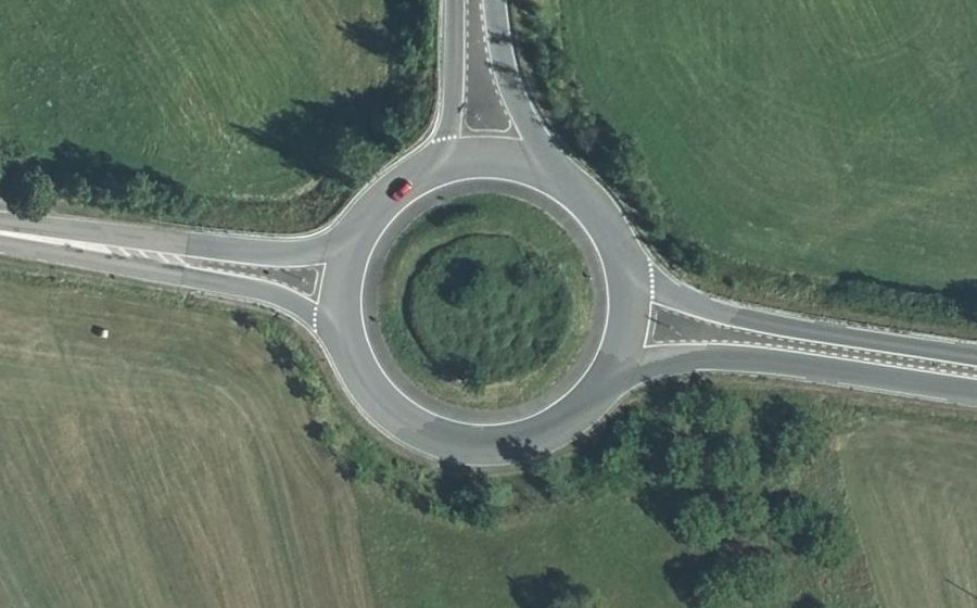 Vue aérienne du Rond-point anonyme n°198652794