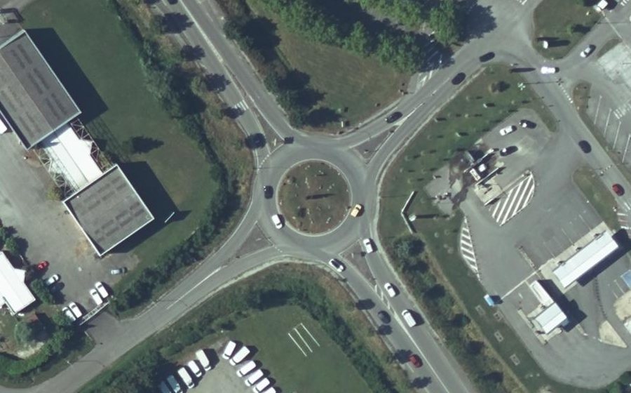 Vue aérienne du Rond-point anonyme n°198677691