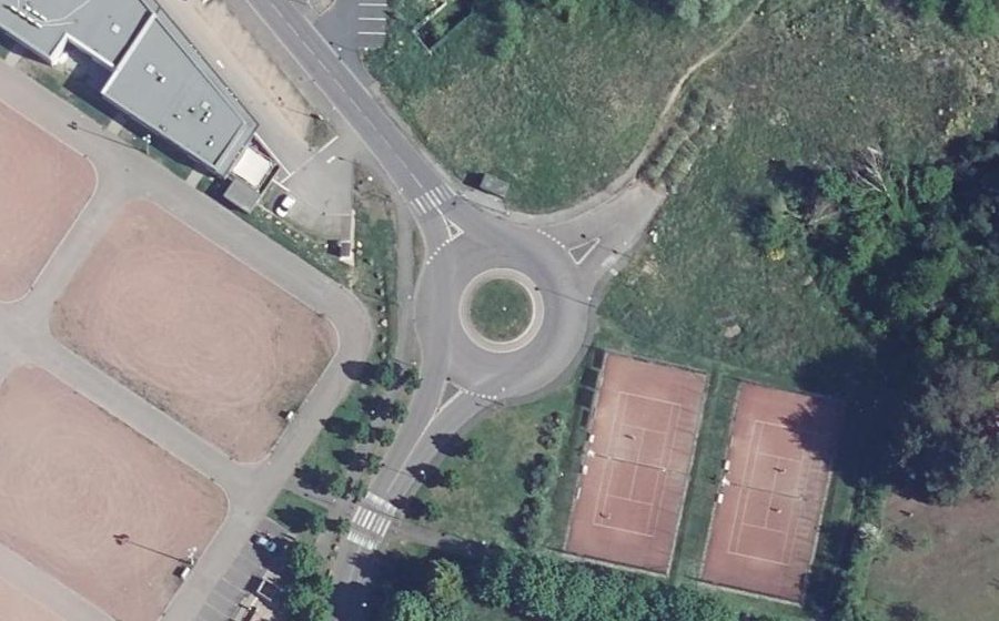 Vue aérienne du Rond-point anonyme n°198712420