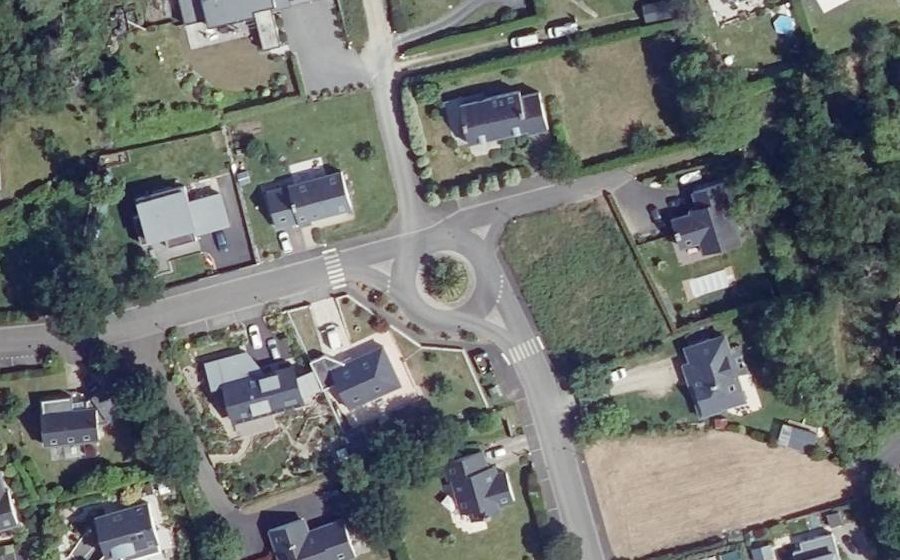 Vue aérienne du Rond-point anonyme n°198731733