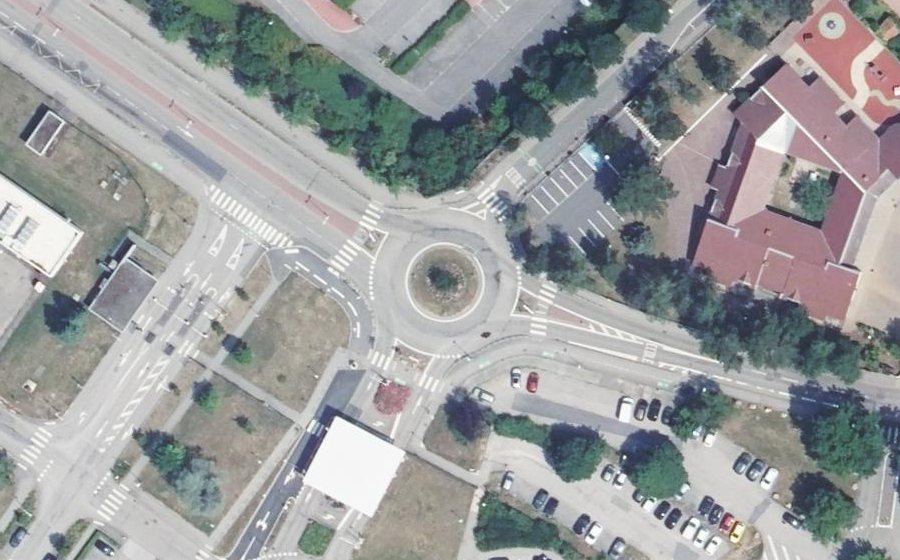 Vue aérienne du Rond-point anonyme n°198769994