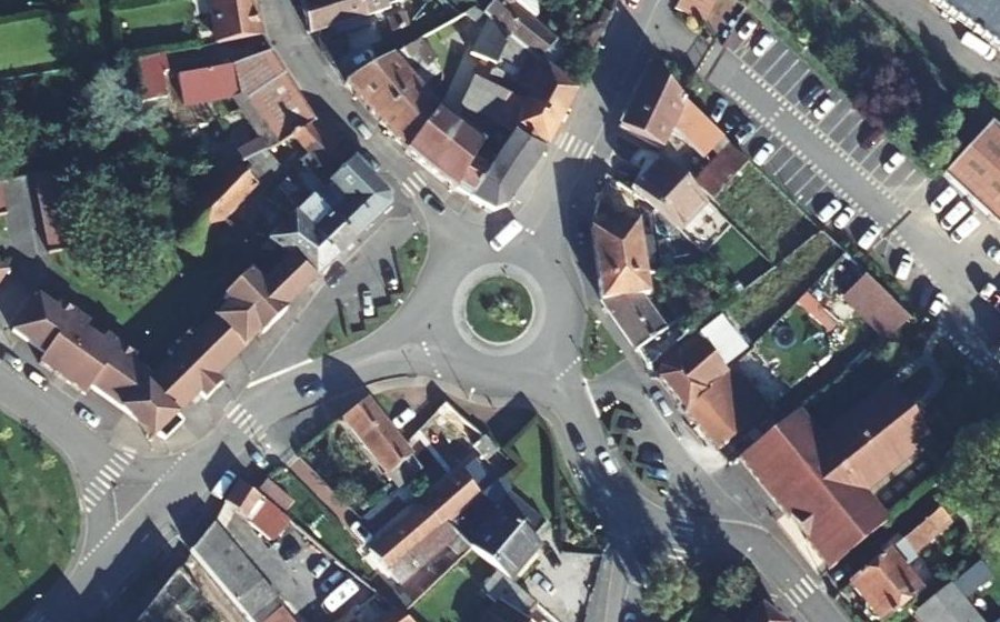 Vue aérienne du Rond-point anonyme n°198806140