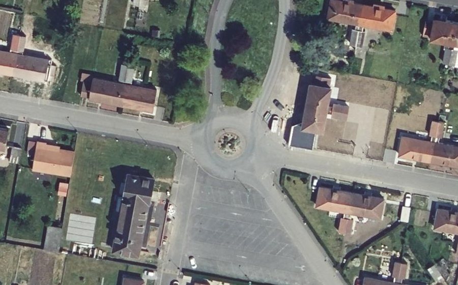 Vue aérienne du Rond-point anonyme n°198810973