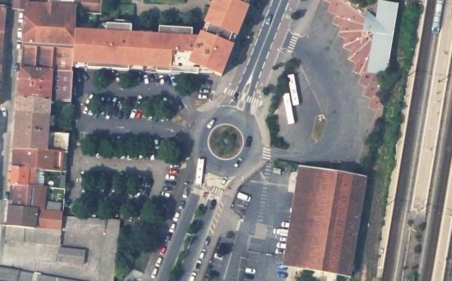 Vue aérienne du Rond-point anonyme n°19881485