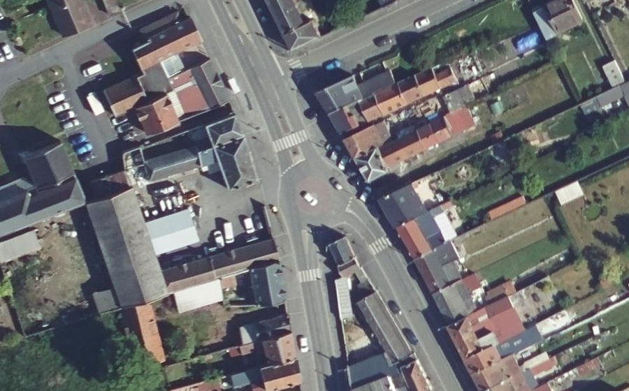 Vue aérienne du Rond-point anonyme n°198830628