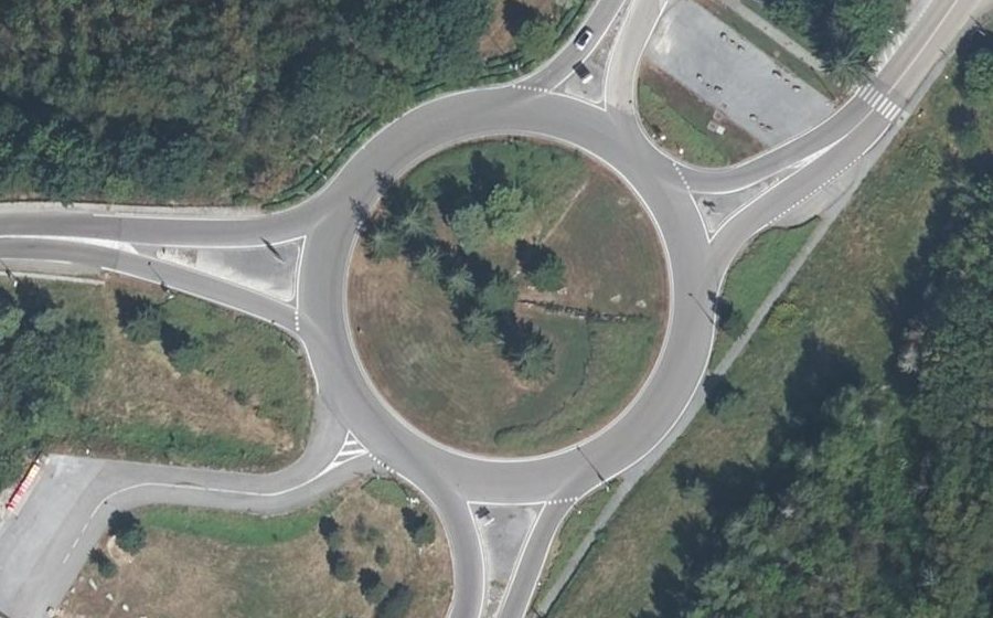 Vue aérienne du Rond-point anonyme n°19884834