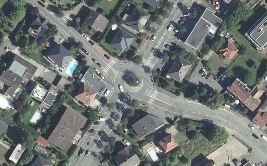 Vue aérienne du Rond-point anonyme n°198857131