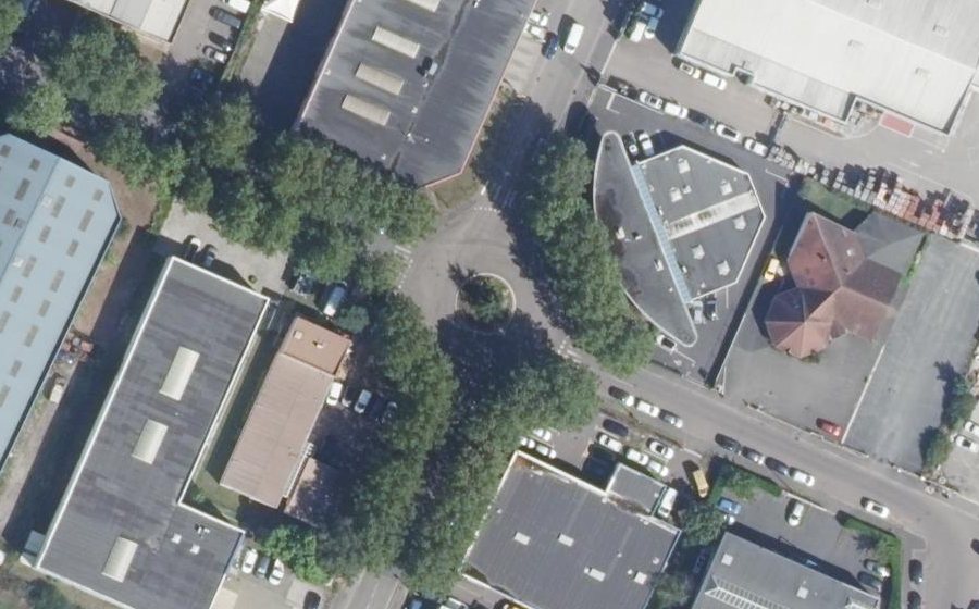 Vue aérienne du Rond-point anonyme n°198897111