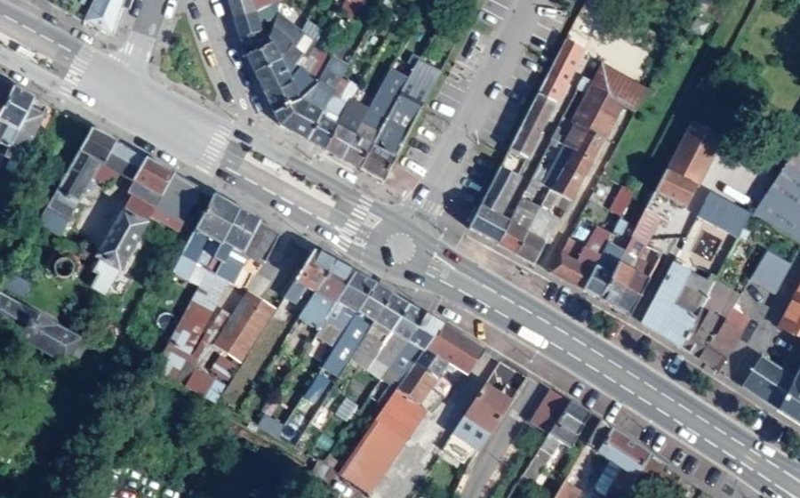 Vue aérienne du Rond-point anonyme n°198944427