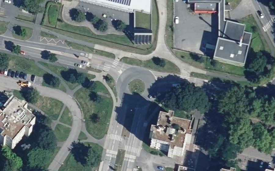 Vue aérienne du Rond-point anonyme n°198948366