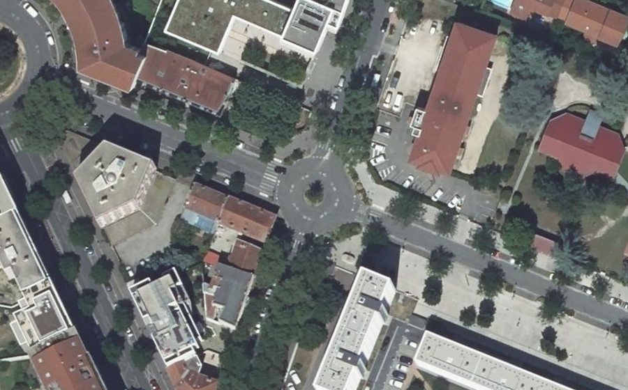 Vue aérienne du Rond-point anonyme n°19897781