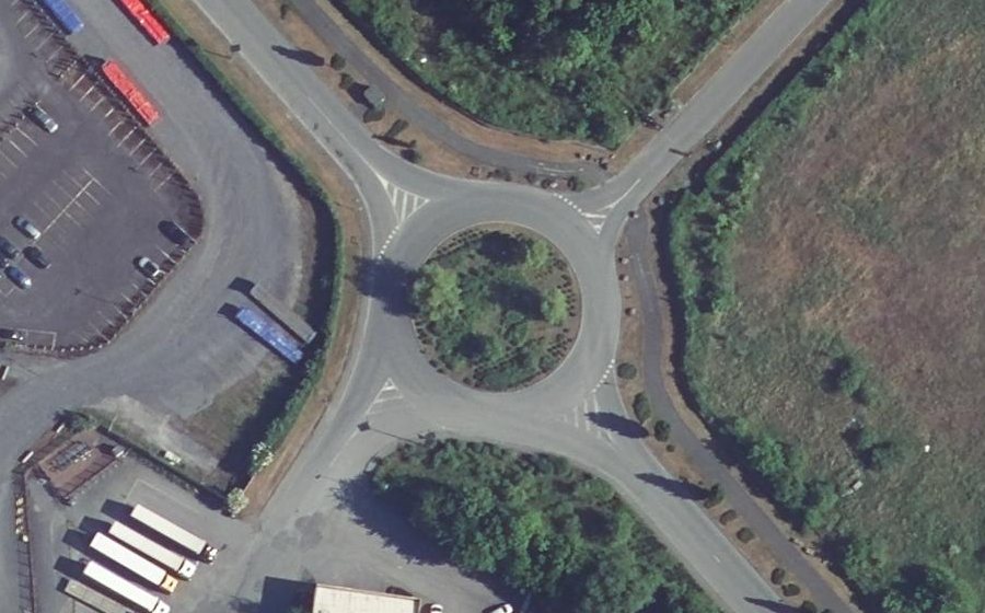 Vue aérienne du Rond-point anonyme n°199041756