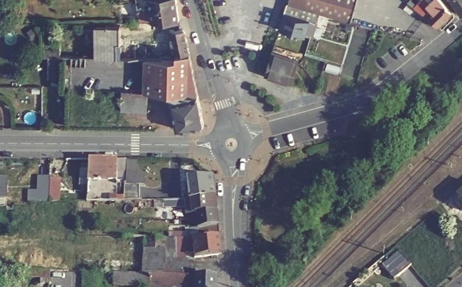 Vue aérienne du Rond-point anonyme n°199042296