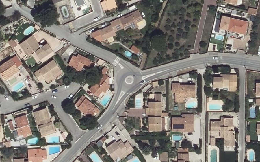 Vue aérienne du Rond-point anonyme n°199084852