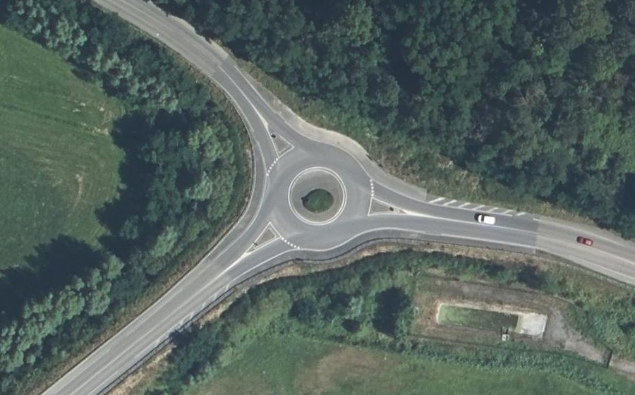 Vue aérienne du Rond-point anonyme n°199088120