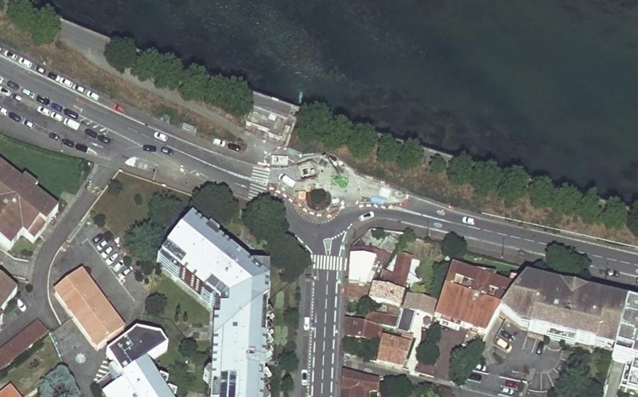 Vue aérienne du Rond-point anonyme n°199151196