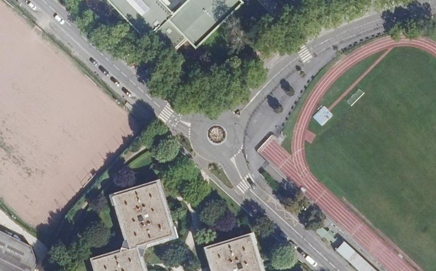 Vue aérienne du Rond-point anonyme n°19919466
