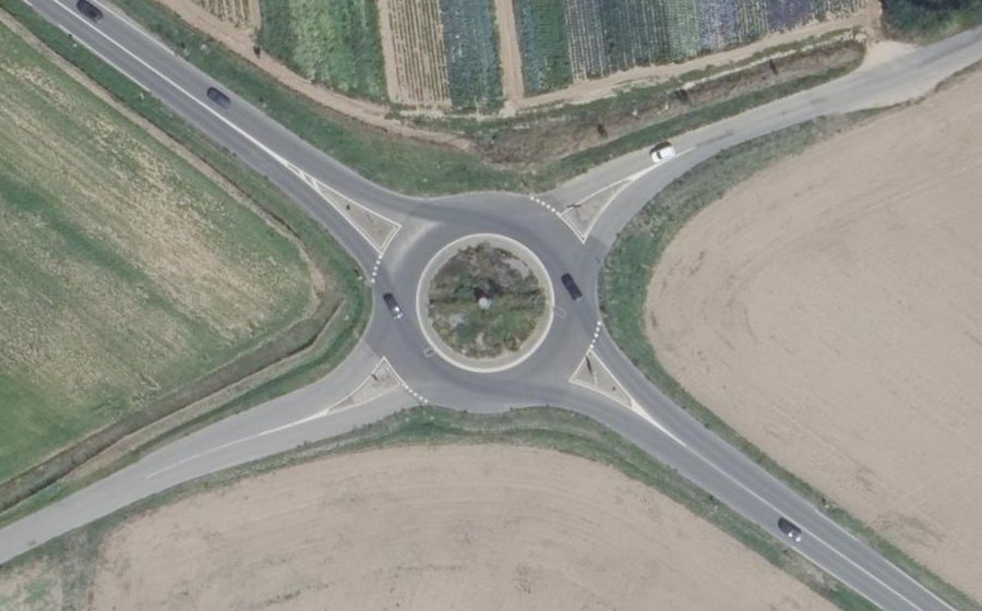 Vue aérienne du Rond-point anonyme n°19920408
