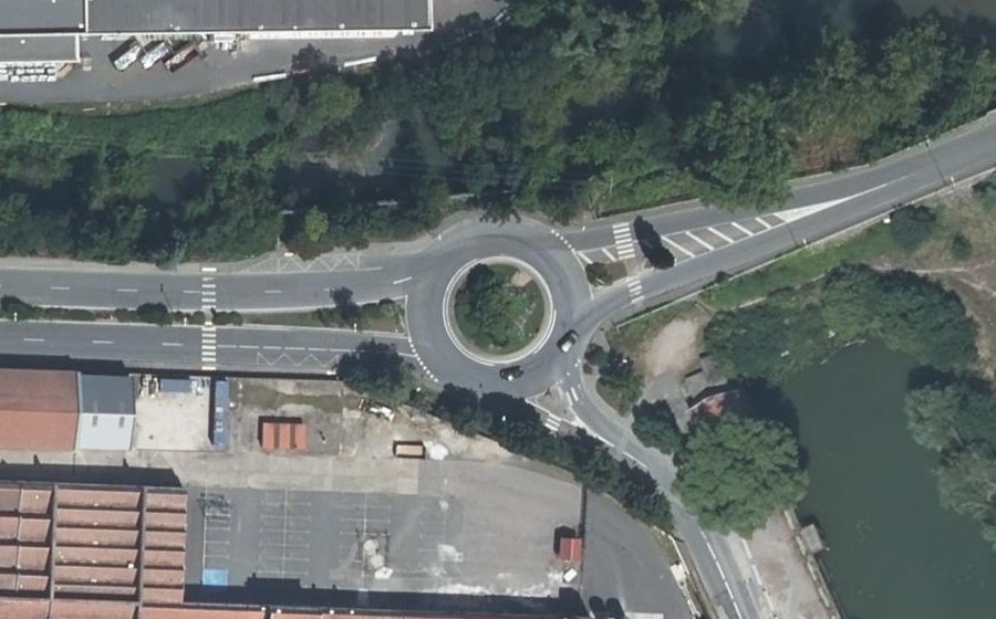 Vue aérienne du Rond-point anonyme n°19921413
