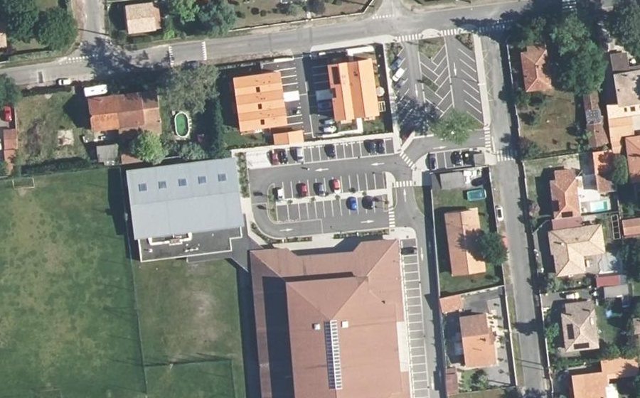 Vue aérienne du Rond-point anonyme n°199227817