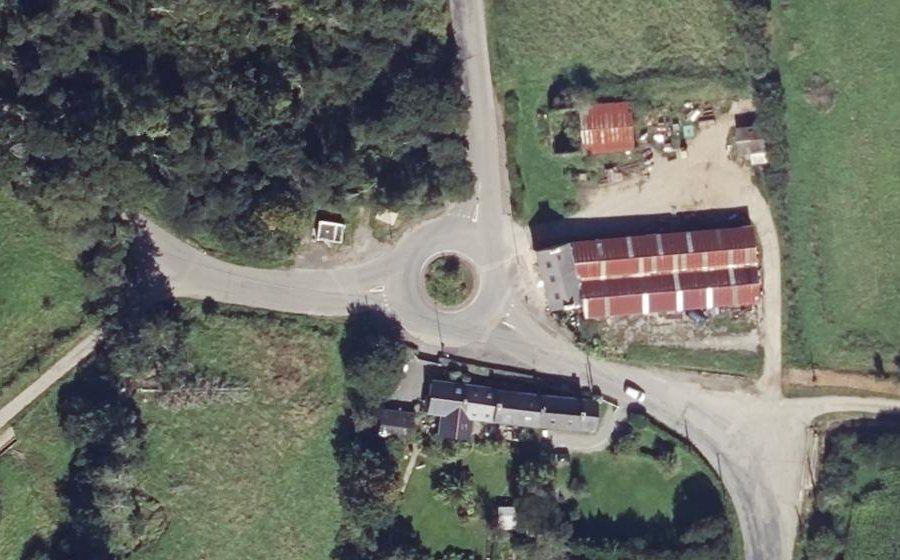 Vue aérienne du Rond-point anonyme n°199258099