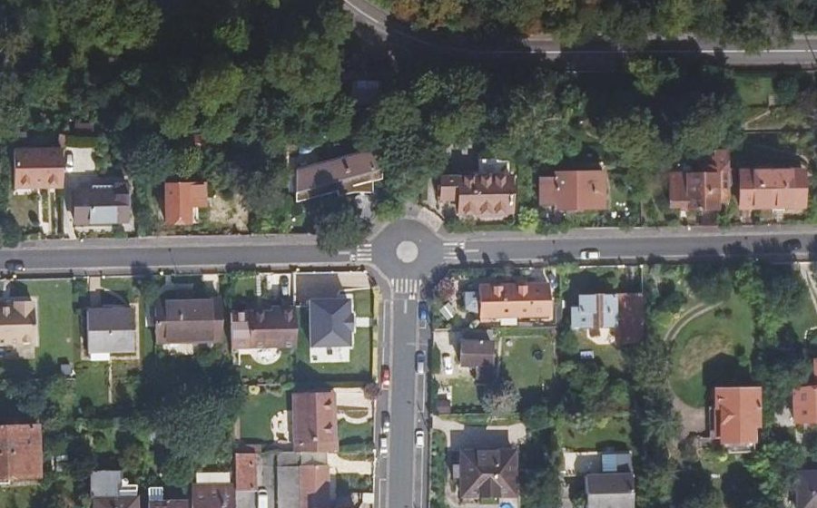 Vue aérienne du Rond-point anonyme n°19926091