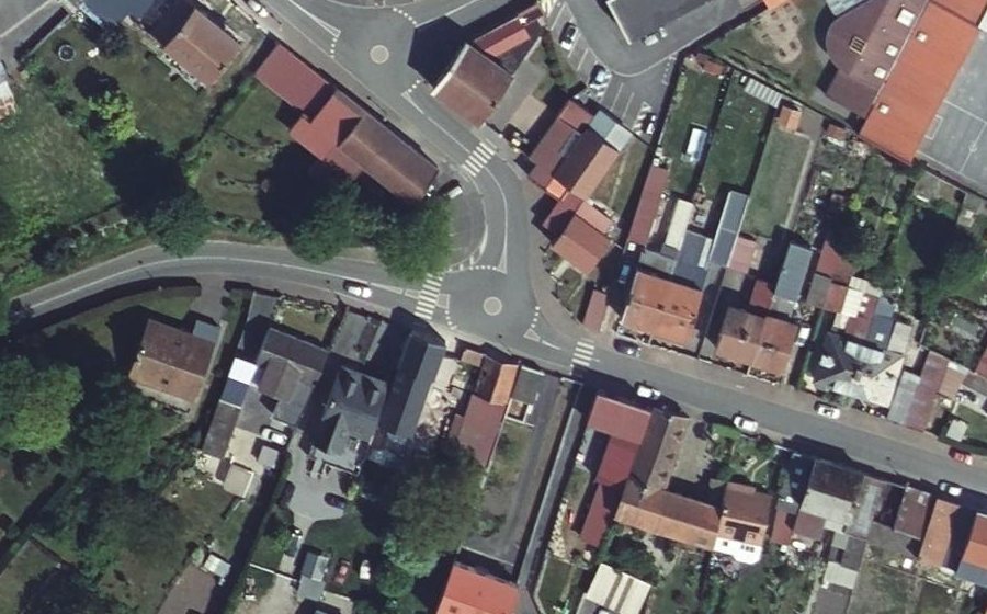 Vue aérienne du Rond-point anonyme n°199275760