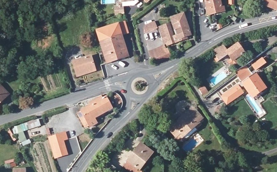 Vue aérienne du Rond-point anonyme n°199309547