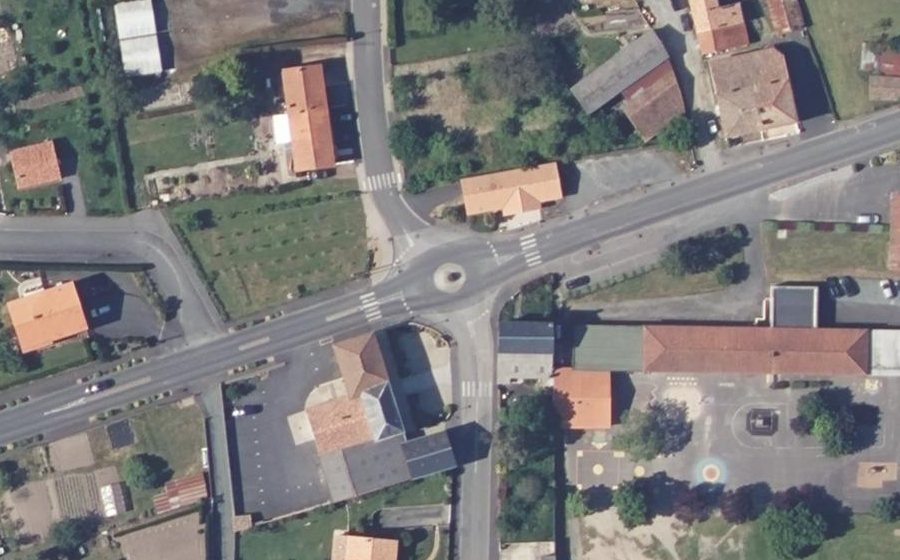 Vue aérienne du Rond-point anonyme n°199355577