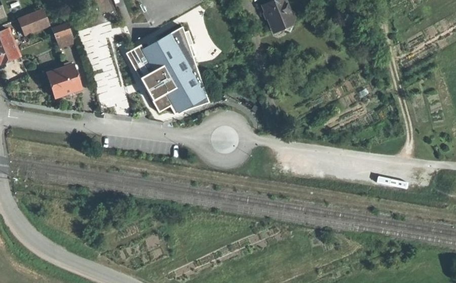 Vue aérienne du Rond-point anonyme n°199391403