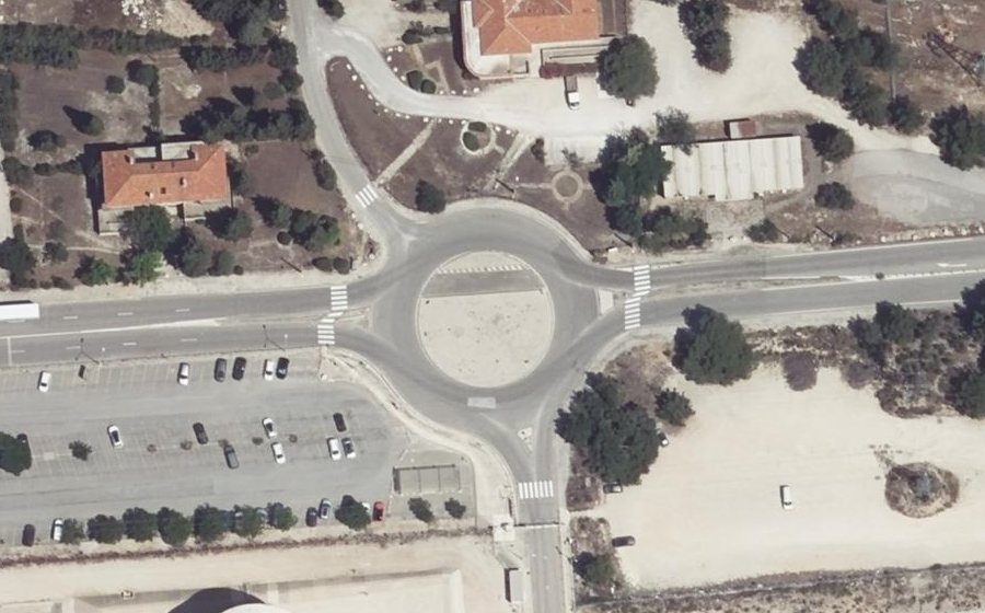 Vue aérienne du Rond-point anonyme n°199419224