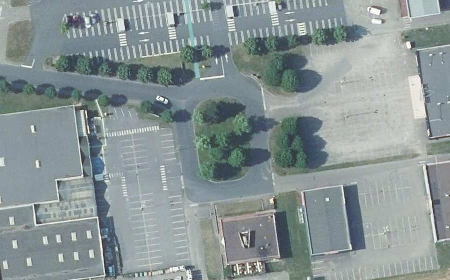 Vue aérienne du Rond-point anonyme n°199564280