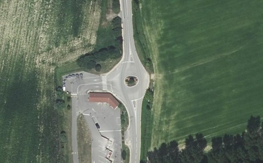 Vue aérienne du Rond-point anonyme n°199773039