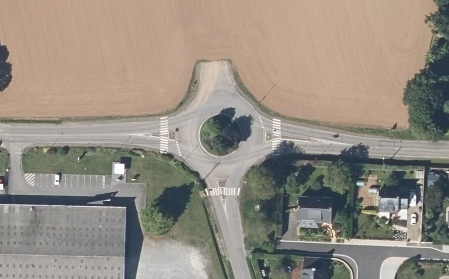 Vue aérienne du Rond-point anonyme n°199784191