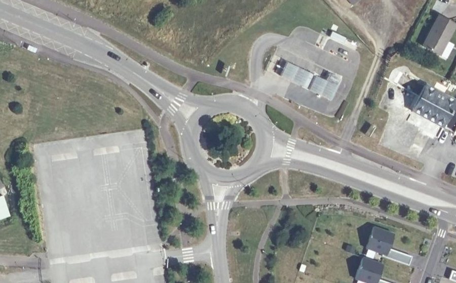Vue aérienne du Rond-point anonyme n°199808098