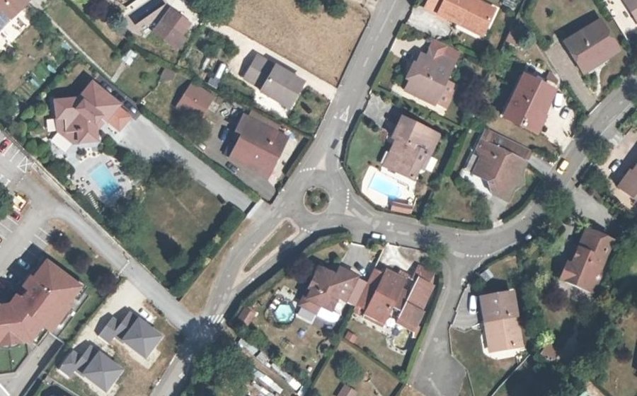 Vue aérienne du Rond-point anonyme n°19982573