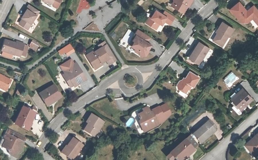 Vue aérienne du Rond-point anonyme n°19982574