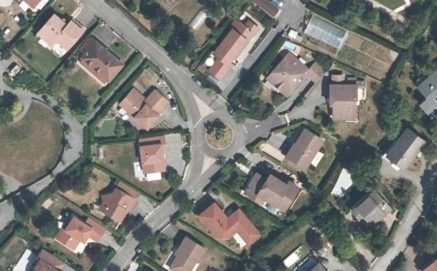 Vue aérienne du Rond-point anonyme n°19982575