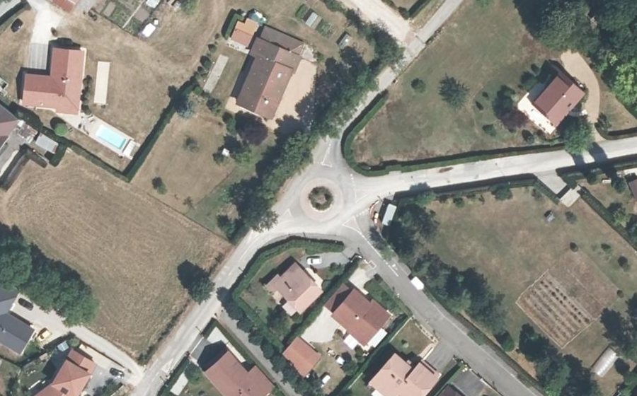Vue aérienne du Rond-point anonyme n°19982578