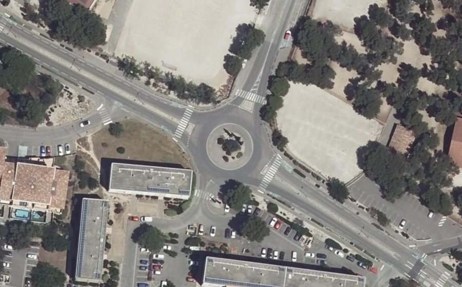 Vue aérienne du Rond-point anonyme n°199896029
