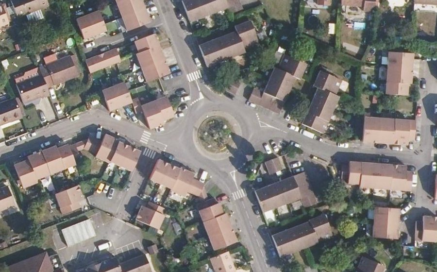 Vue aérienne du Rond-point anonyme n°199978860