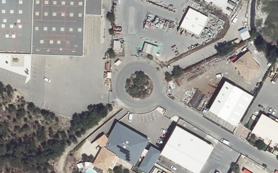 Vue aérienne du Rond-point anonyme n°200208827