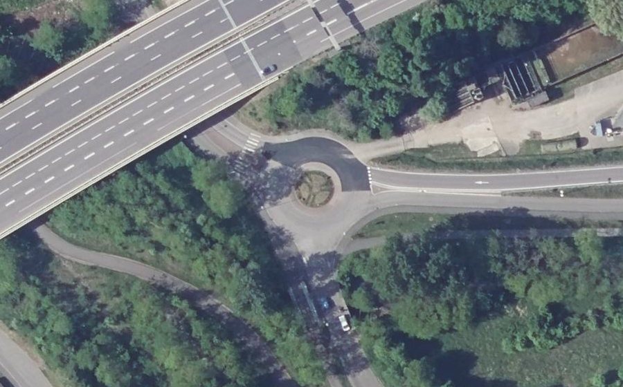 Vue aérienne du Rond-point anonyme n°200251761
