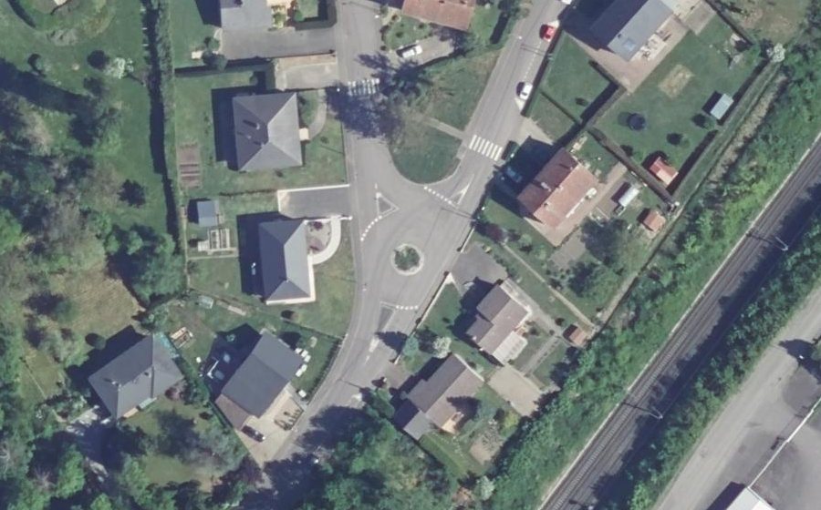 Vue aérienne du Rond-point anonyme n°200282648