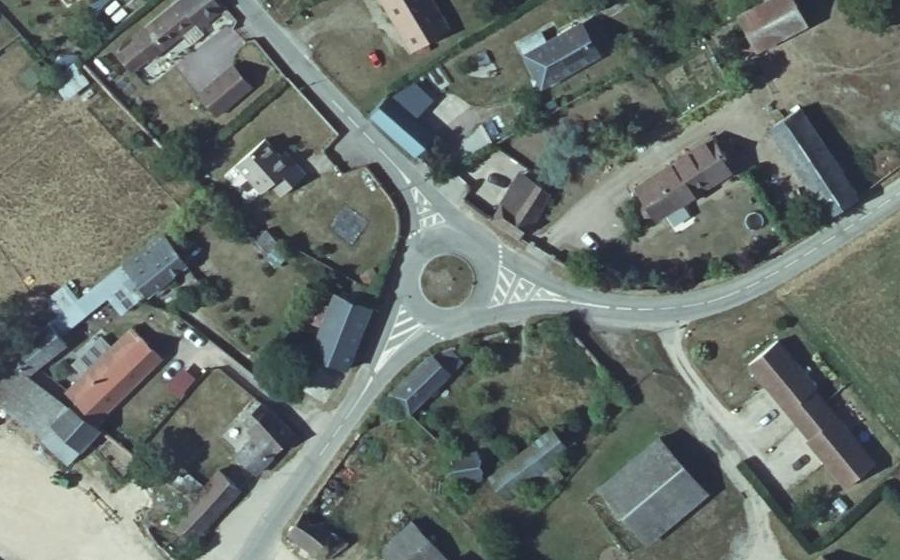 Vue aérienne du Rond-point anonyme n°200290331