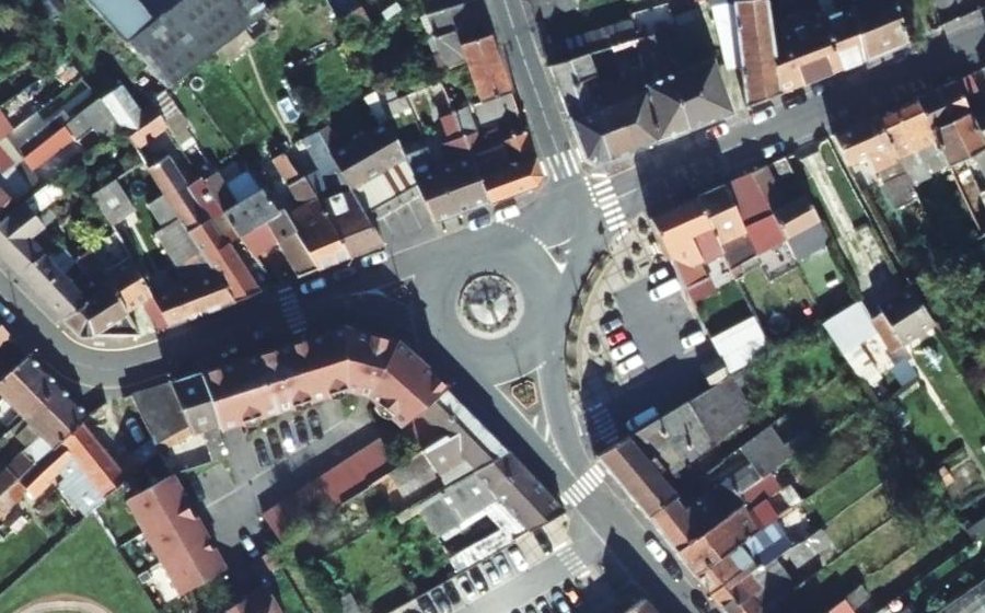 Vue aérienne du Rond-point anonyme n°200299325