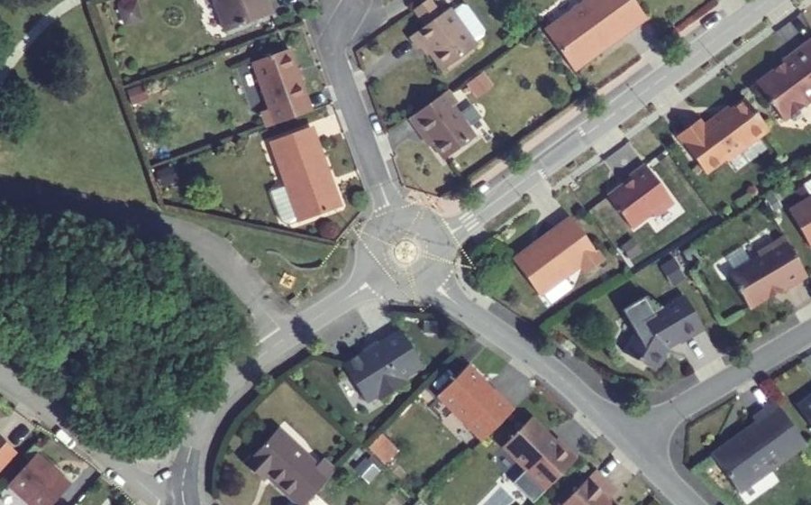 Vue aérienne du Rond-point anonyme n°200315626
