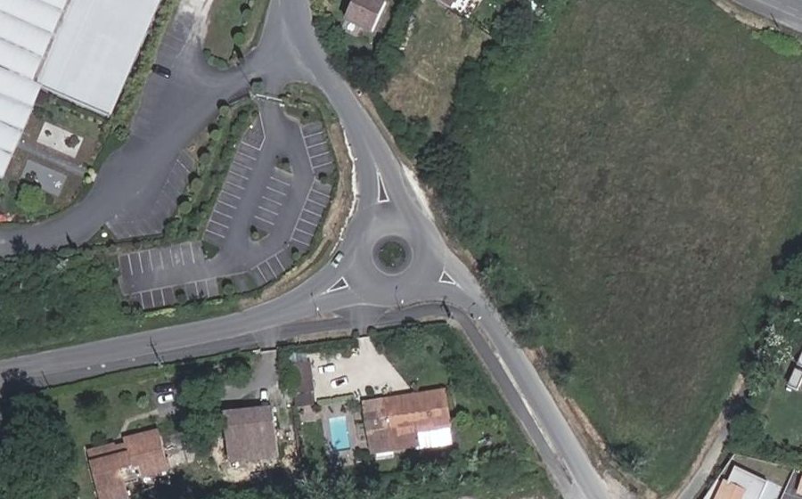 Vue aérienne du Rond-point anonyme n°200324150